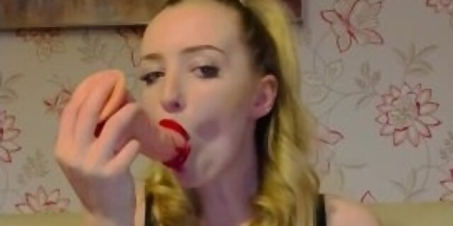 amateur,babes,blowjob,dildo,gagging,messy,solo