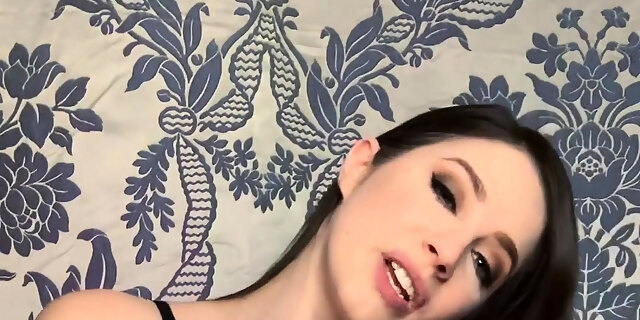 amateur,brunette,masturbation,solo,toys,webcam