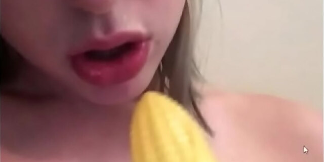 amateur,blowjob,glasses,teen,webcam,whipped
