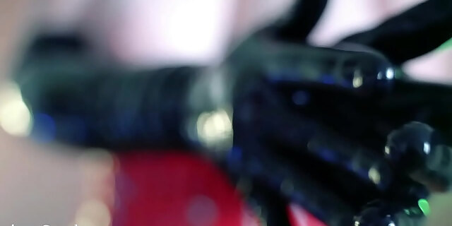 blonde,corset,curvy,dominatrix,femdom,fetish,gloves,latex,milf,mistress,sex